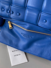 Load image into Gallery viewer, Bottega Veneta Chain Cassette Bag