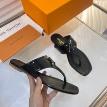 Load image into Gallery viewer, Louis Vuitton Shake Flat Thong Sandals
