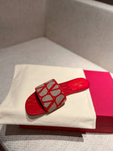 Load image into Gallery viewer, Valentino Slide Sandal