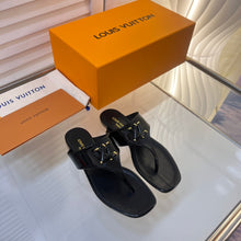 Load image into Gallery viewer, Louis Vuitton Shake Flat Thong Sandals