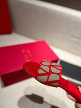 Load image into Gallery viewer, Valentino Slide Sandal
