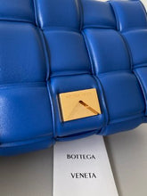 Load image into Gallery viewer, Bottega Veneta Chain Cassette Bag