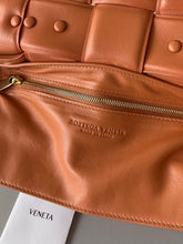 Load image into Gallery viewer, Bottega Veneta Chain Cassette Bag