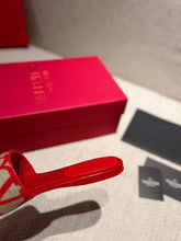 Load image into Gallery viewer, Valentino Slide Sandal