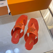 Load image into Gallery viewer, Louis Vuitton Shake Flat Thong Sandals