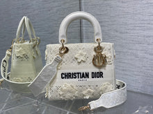 Load image into Gallery viewer, Christian Dior Medium Lady D-Lite Bag