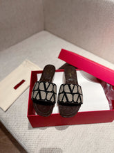 Load image into Gallery viewer, Valentino Slide Sandal