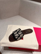 Load image into Gallery viewer, Valentino Slide Sandal