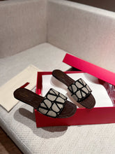Load image into Gallery viewer, Valentino Slide Sandal