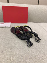 Load image into Gallery viewer, Valentino Thong Sandal