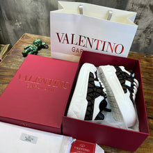 Load image into Gallery viewer, Valentino One Stud XL Trainer Sneakers