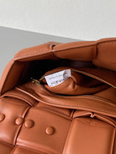 Load image into Gallery viewer, Bottega Veneta Chain Cassette Bag