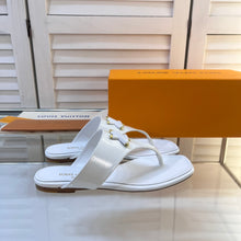 Load image into Gallery viewer, Louis Vuitton Shake Flat Thong Sandals