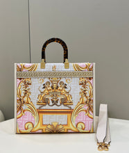 Load image into Gallery viewer, Fendi Sunshine Shopper Meduim Bag