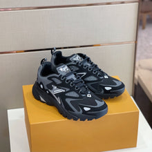 Load image into Gallery viewer, Louis Vuitton Runner Tatic Sneakers