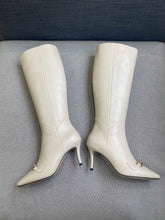 Load image into Gallery viewer, Gucci Pointed Cat heel Boots