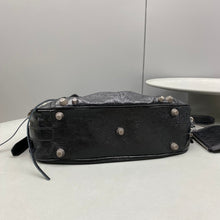 Load image into Gallery viewer, Balenciaga Le Cagole Medium Bag
