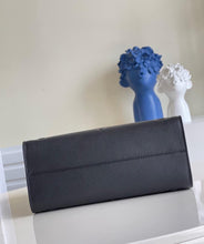 Load image into Gallery viewer, Louis Vuitton OnTheGo MM Bag