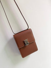 Load image into Gallery viewer, Burberry Robin Leather Bag