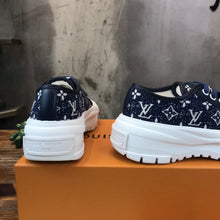 Load image into Gallery viewer, Louis Vuitton Squad Sneakers