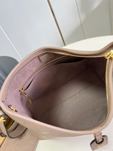 Load image into Gallery viewer, Louis Vuitton Carryall PM Bag