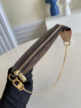 Load image into Gallery viewer, Louis Vuitton Mini Pochette Accessories Bag