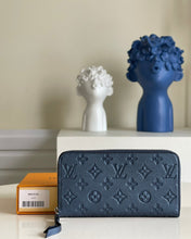 Load image into Gallery viewer, Louis Vuitton Zippy Wallet