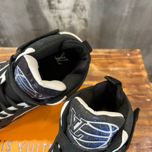 Load image into Gallery viewer, Louis Vuitton Trainer 2 Sneakers