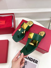 Load image into Gallery viewer, Valentino ONE STUD CALFSKIN FLAT THONG SANDAL