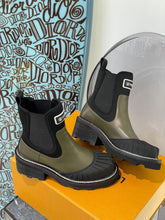 Load image into Gallery viewer, Louis Vuitton Beaubourg Ankle Boots