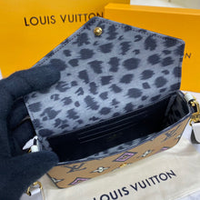 Load image into Gallery viewer, Louis Vuitton Felicie Strap and go Bag