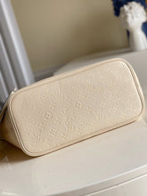 Load image into Gallery viewer, Louis Vuitton Neverfull MM Tote Bag