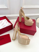Load image into Gallery viewer, VALENTINO GARAVANI TAN-GO PLATFORM PATENT LEATHER SANDAL 155MM