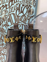 Load image into Gallery viewer, Louis Vuitton Silhouette Ankle Boots