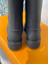 Load image into Gallery viewer, Louis Vuitton Territory high Boots