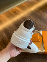 Load image into Gallery viewer, Louis Vuitton Time Out Sneakers
