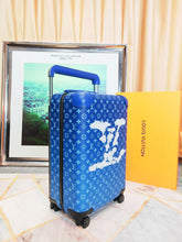 Load image into Gallery viewer, Louis Vuitton Horizon 55 Suitcase