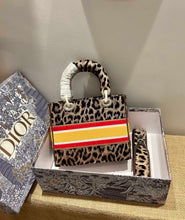 Load image into Gallery viewer, Christian Dior Medium Lady D Lite Bag