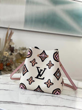 Load image into Gallery viewer, Louis Vuitton NeoNoe MM Bag