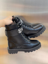 Load image into Gallery viewer, Louis Vuitton Boots
