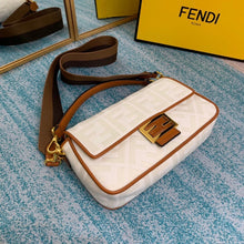 Load image into Gallery viewer, Fendi Baguette Bag