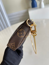 Load image into Gallery viewer, Louis Vuitton Mini Pochette Accessories Bag