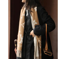 Load image into Gallery viewer, Louis Vuitton Reykjavik Scarf