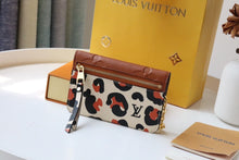 Load image into Gallery viewer, Louis Vuitton Key Pouch Wallet
