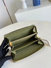 Load image into Gallery viewer, Louis Vuitton Zippy Wallet