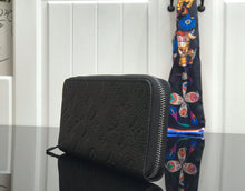 Load image into Gallery viewer, Louis Vuitton Zippy Wallet