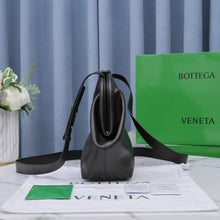Load image into Gallery viewer, Bottega Veneta Point Medium Bag
