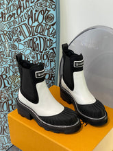 Load image into Gallery viewer, Louis Vuitton Beaubourg Ankle Boots