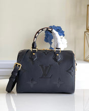 Load image into Gallery viewer, Louis Vuitton Speedy Bandouliere Bag 25
