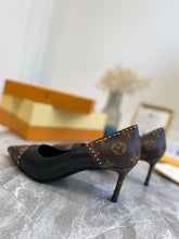Load image into Gallery viewer, Louis Vuitton Cherie Pumps